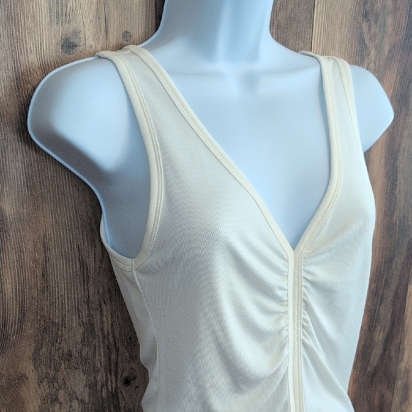 gimmicks by BKE Tops - Gimmicks by BKE Elegant Cream V-Neck Tank Top M                            -809A